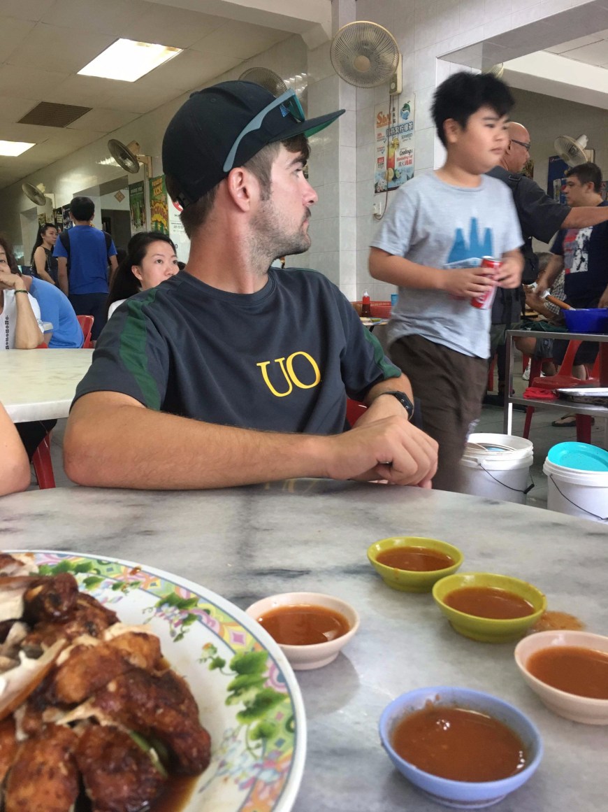 Served our meal of chicken rice and looking around to figure out where the cabbage soup comes from